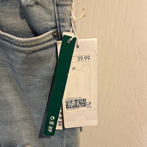 H&M high waisted jeans. - Picture 7 of 7